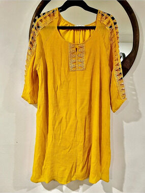 Indigo Rose Lace Sleeve Tunic in Yellow Size XL Like New